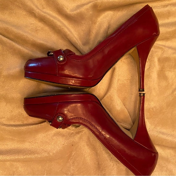 WHITE HOUSE BLACK MARKET BURGUNDY PATENT LEATHER HEELS SIZE 7.5 - Picture 8 of 9